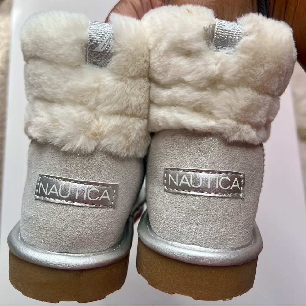 Nautica | Silver Fur-Lined Boots (13)